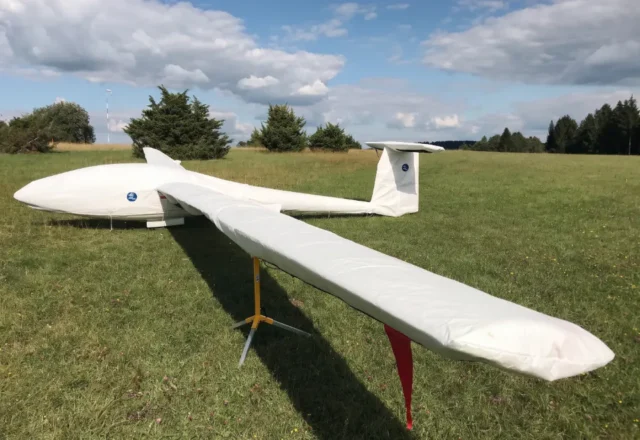 Segelflugzeug auf dem Flugplatz – Jaxida Allwetter-Schutzbezüge für Segelflugzeuge